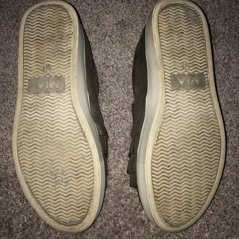 Ruffle Flats - Picture 2 of 4